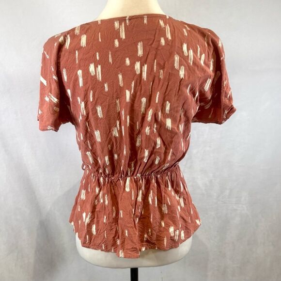 Lush deep blush and white brushstroke faux wrap peplum top size small - Picture 3 of 6